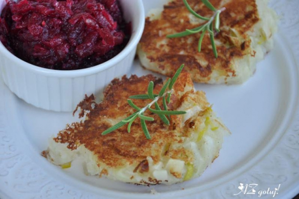 Aromatyczne placuszki z ziemniaków i kapusty z rozmarynem