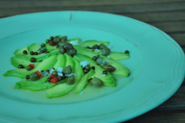 Carpaccio z awokado i anchois