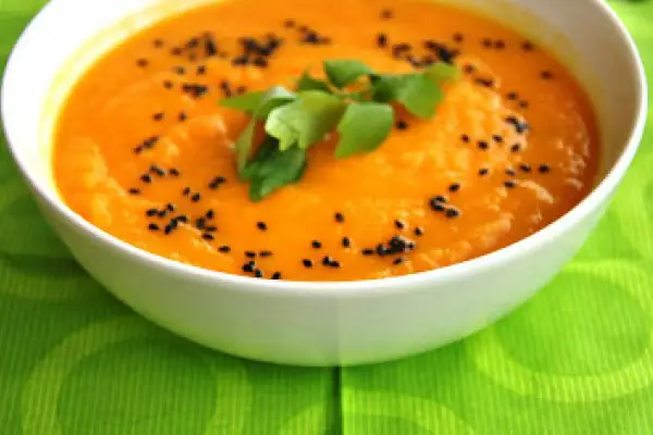 Zupa krem marchewkowa z batatem i czarnuszką