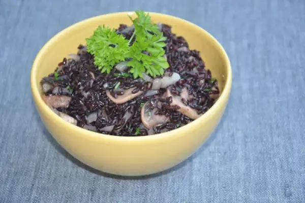 Czarny ryż z grzybami