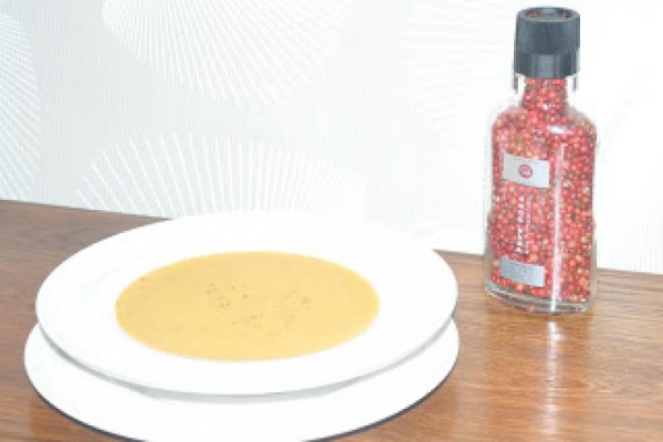 Zupa krem ze słodkich batatów z soczewicą na obiad
