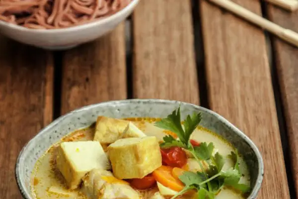 Laksa aromatyczna zupa z curry