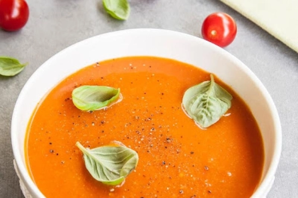 Zupa pomidorowa ze świeżych pomidorów