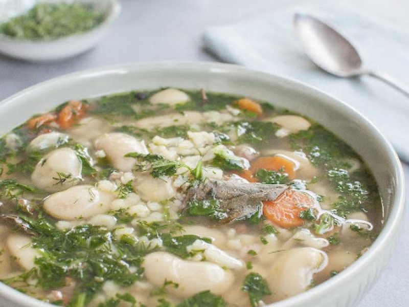 Zupa fasolowa z zacierkami