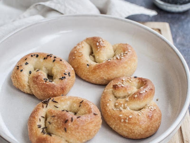 Serowo czosnkowe precle