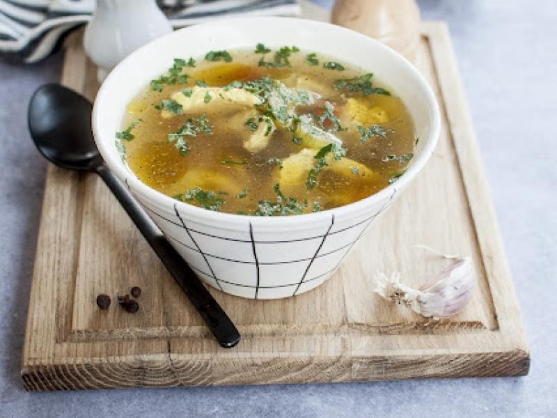 Rosół w 20 minut intensywny z piersi kurczaka