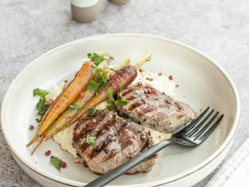 Polędwica z purée i marchewką