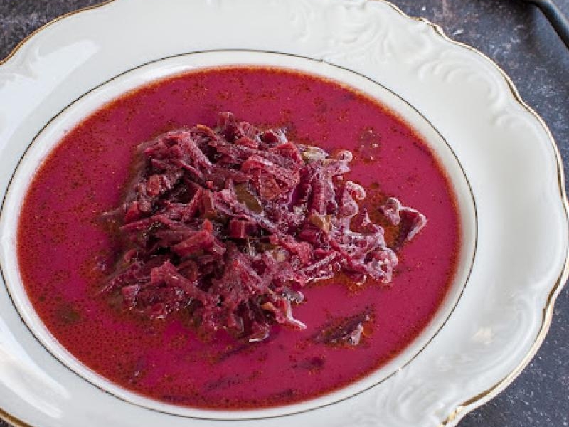 Zupa barszcz z kapustą pekińską