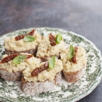 Grzanki z pastą z...