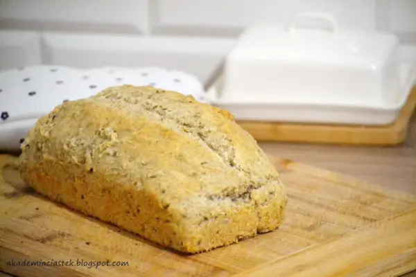 Chleb pszenno - żytni z ziarnami na drożdżach w proszku