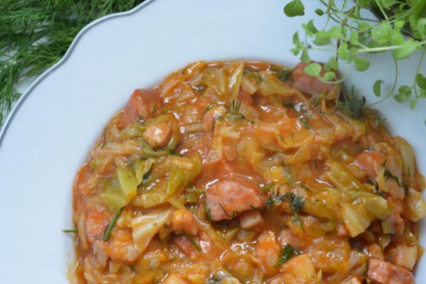 Bigos z młodej kapusty