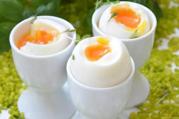 Ile gotować jajko na miękko?