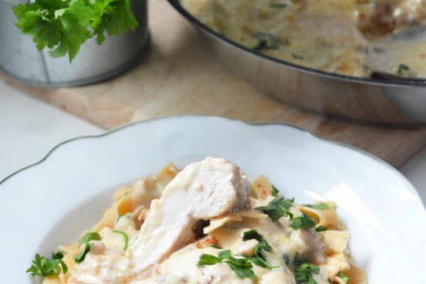 Kurczak w sosie śmietanowym ala Carbonara