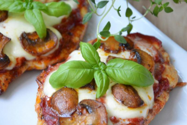 Filety piersi z kurczaka a’la pizza