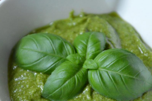 Pesto z bazylii. Pesto bazyliowe.