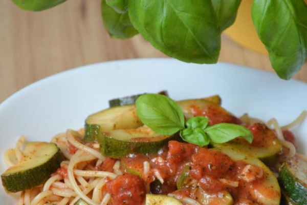Expresowe spaghetti z cukinią