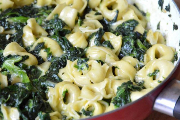 Tortellini w sosie szpinakowym – szybki obiad!