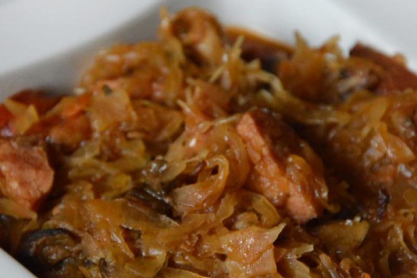 Bigos z kiszonej kapusty – łatwy i pyszny!