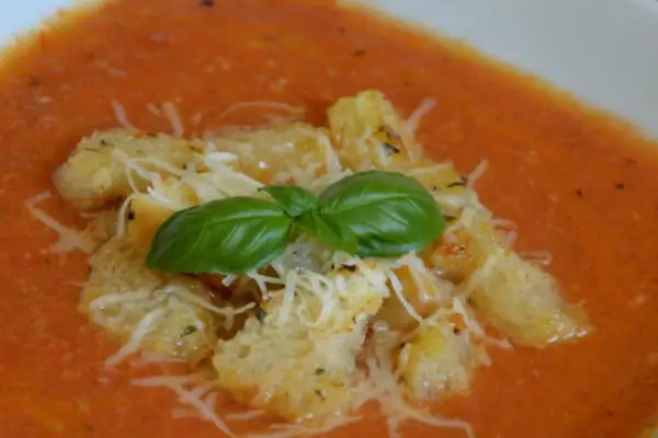 Szybka włoska zupa pomidorowa