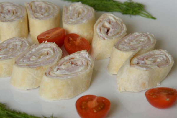Tortilla z szynką i serkiem