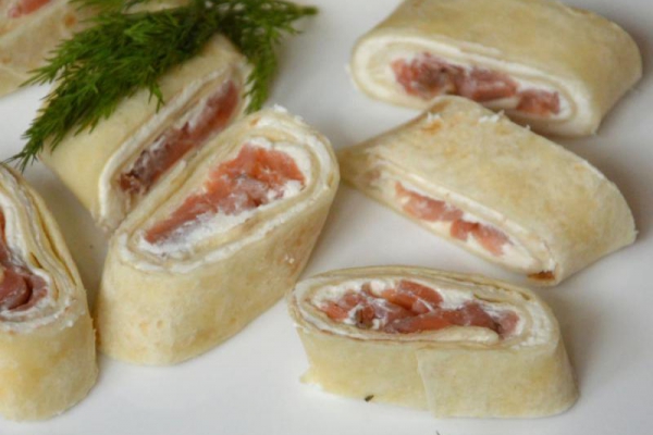 Tortilla z łososiem i serkiem