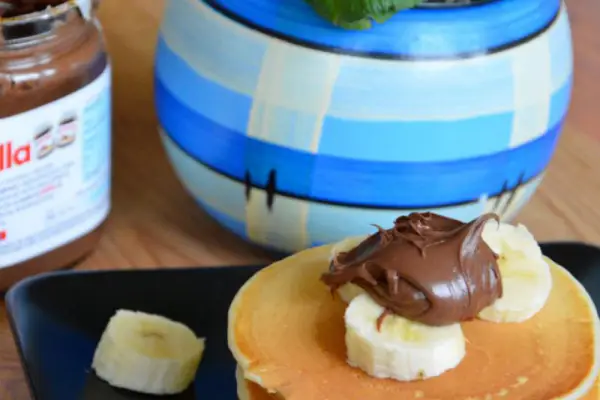 Fluffige Buttermilch- Pfannkuchen- das ist eine perfekte Idee zum Frühstück