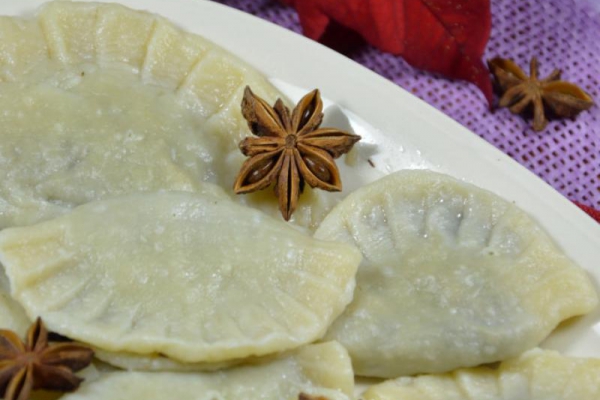 Dumplings stuffed with cabbage and mushrooms