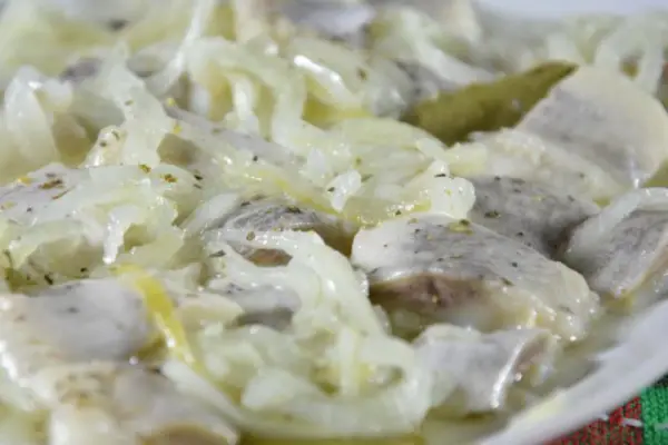 Herring in oil with onion