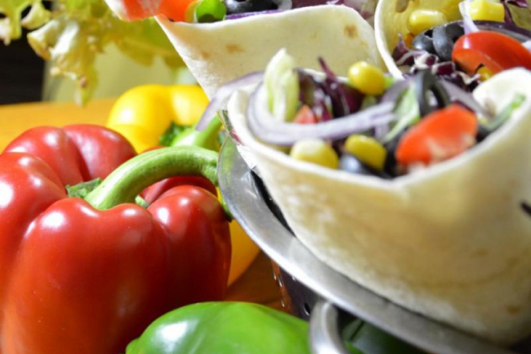 Tortilla z tuńczykiem i warzywami