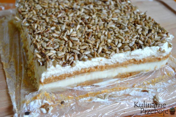 Ciasto bez pieczenia z masą krówkową i prażonym słonecznikiem