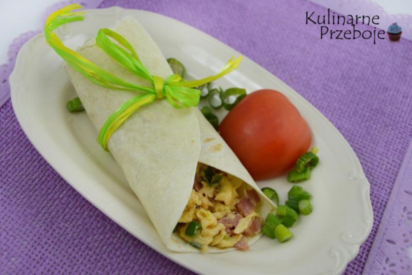 Śniadaniowa tortilla z jajecznicą