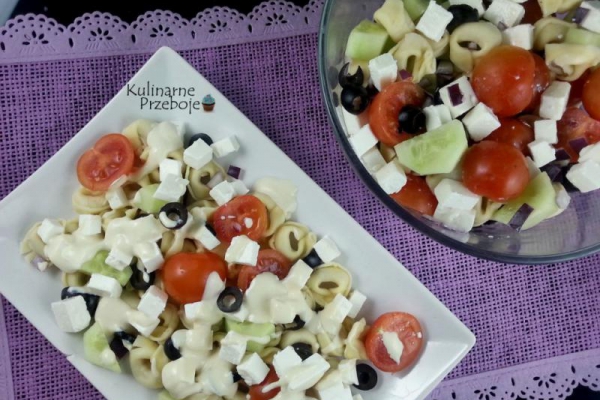 Sałatka z tortellini i serem feta