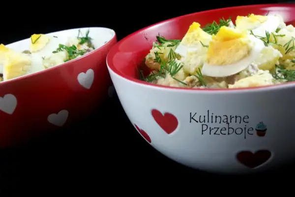 Kartoffelsalat mit Kabanossi und Eiern