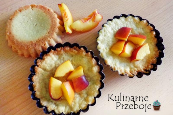 Tartaletki z galaretką i nektarynkami