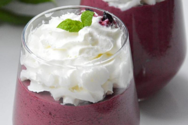 Shake jagodowy z lodami