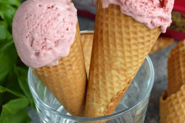 Lody truskawkowe