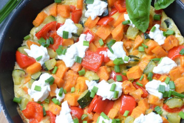Frittata z warzywami i kozim serkiem