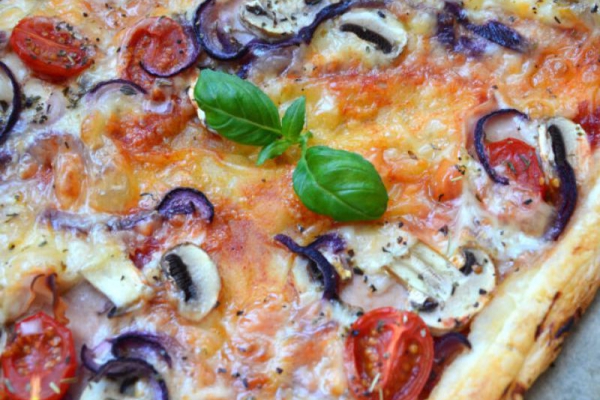 Pizza na cieście francuskim