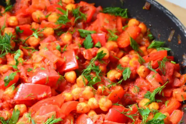 Ciecierzyca w pomidorach