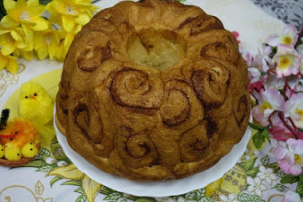 Babka cynamonowa z ciasta drożdżowego
