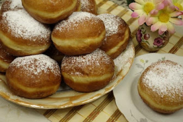 Pączki na tłusty czwartek puszyste i delikatne