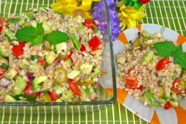 Przepis z Kaszą Bulgur – Pyszna Sałatka z Kaszą Bulgur i Awokado