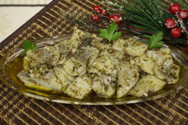 Śledzie z majerankiem i czosnkiem w oleju lnianym