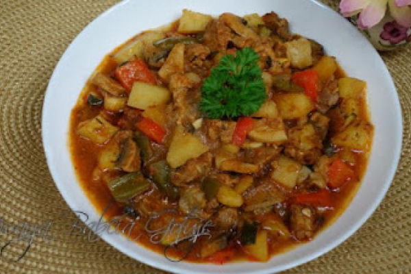 Przepis na zapiekankę ziemniaczaną - prosta i smaczna