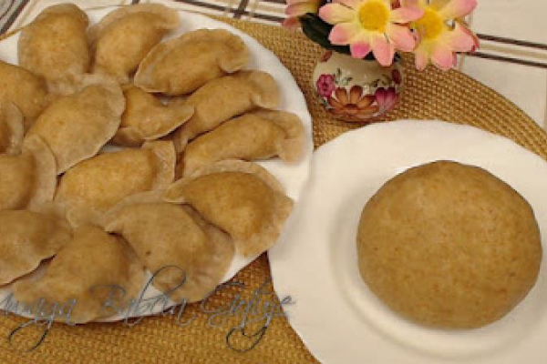 Ciasto na Pierogi z Mąki Pełnoziarnistej