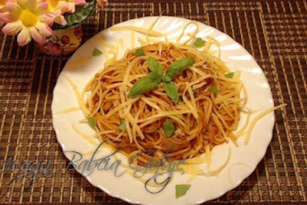 Spaghetti z Tuńczykiem w Sosie Pomidorowym