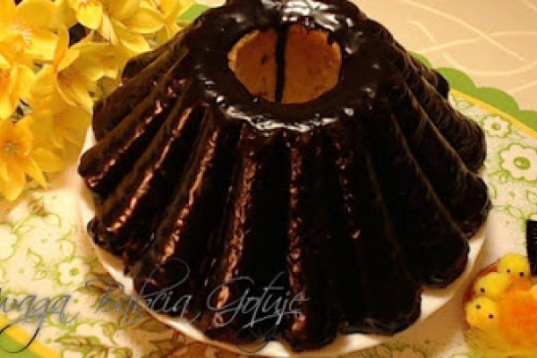 Wielkanocna Babka Drożdżowa w Polewie Czekoladowej