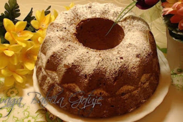 Pyszna Babka z Kawałkami Czekolady