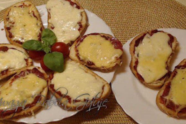 Super Szybka Pizza na Bułce