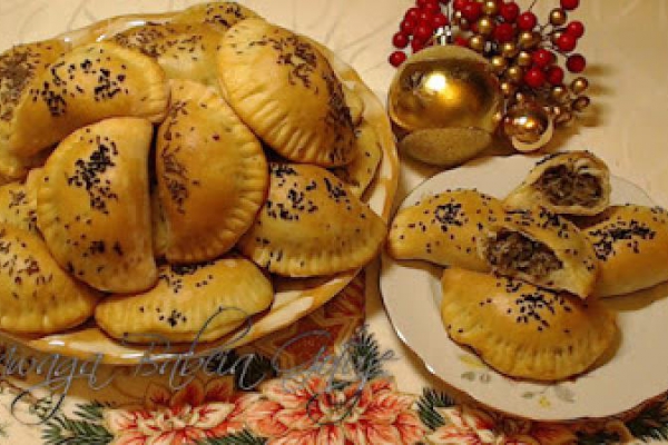 Pieczone Pierogi z Kapustą i Pieczarkami